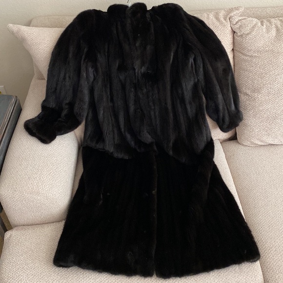 FABULOUS Full Length Mink Coat - Picture 8 of 8